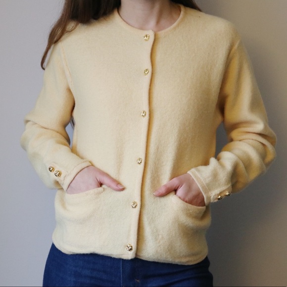 Vintage Cream Sweater with Gold Buttons & Pockets - Picture 5 of 6